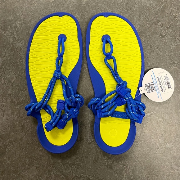 Xero Aqua Cloud sandals size 8 - Picture 1 of 2